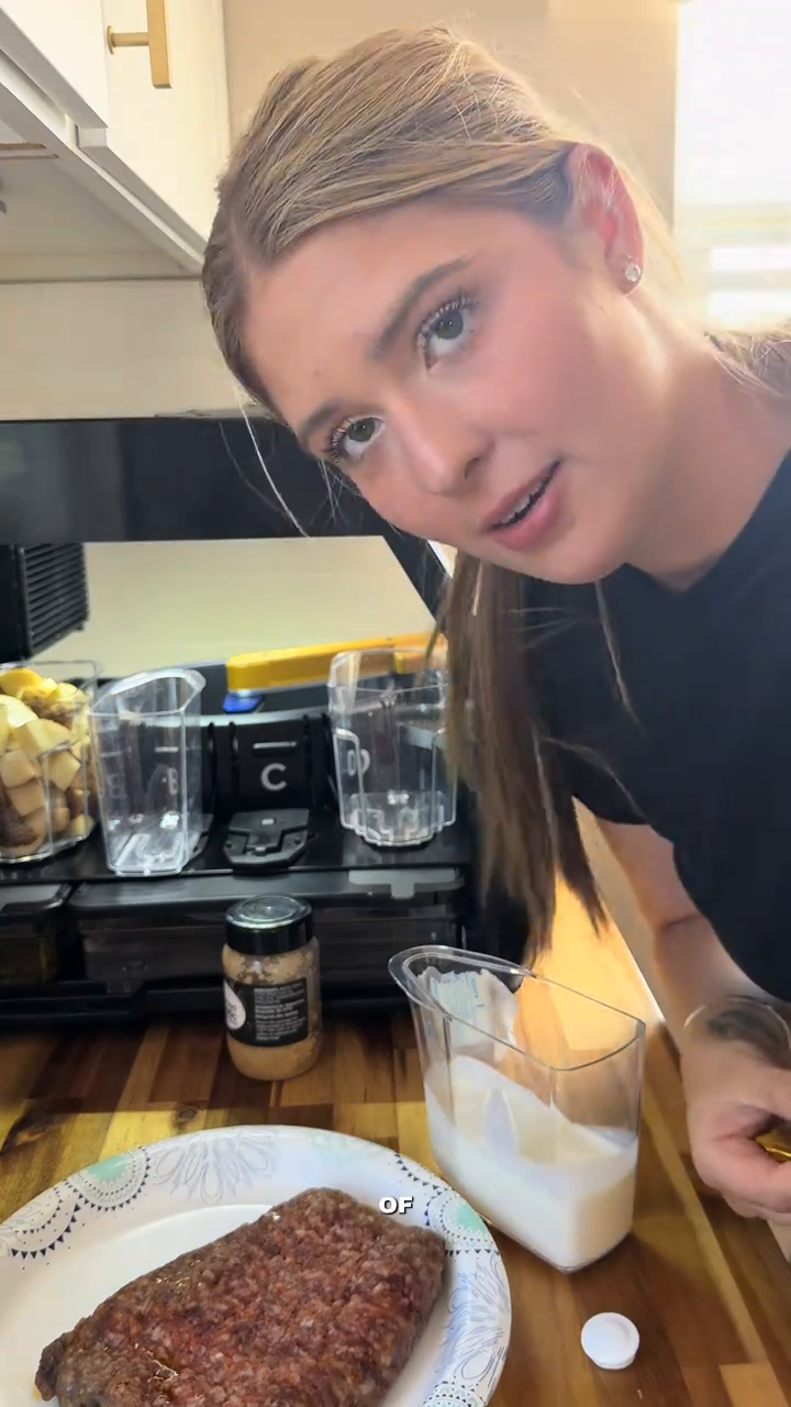 TikTok video: Exciting suprise comingggg😉😉😉😉😉 @Posha Cooking Robot #homecookin #cookingro