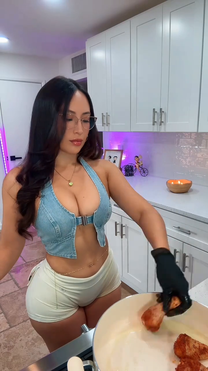 TikTok video: Braised Chicken Legs with Rice, Potatoes & Veggies🍗 Ingredients * 1 package chi