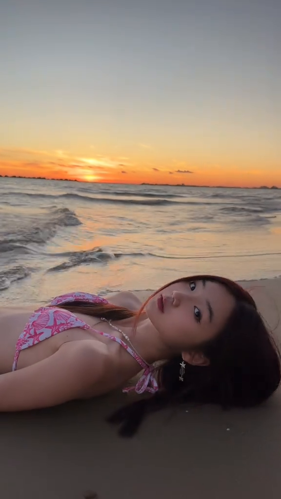 TikTok by @isabelle_xy_: the sound of the waves 🌊🫶🏻 #travel #italy #beachvibes #vacation #italytiktok