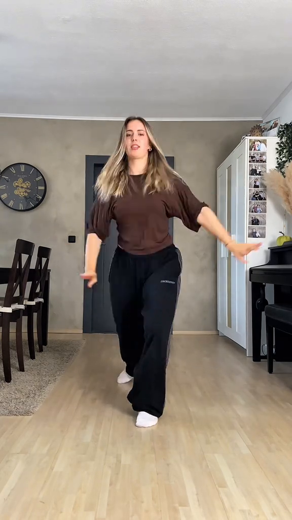 TikTok by @charlize.laraine: 💥💥💥💥💥 dc? #tiktokdances #dancetrend #easydance #dancechallenge #viraldances